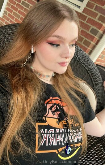 fantasyfangsfree Nude Leaks Photo 22