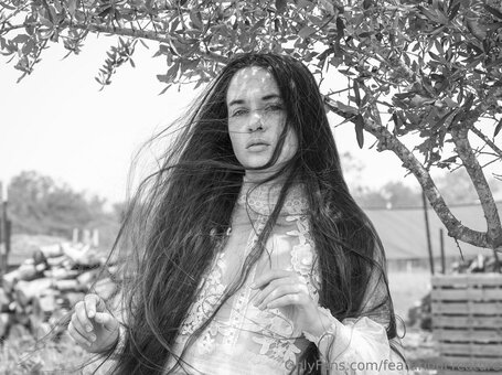 featuringcreature Nude Leaks Photo 8