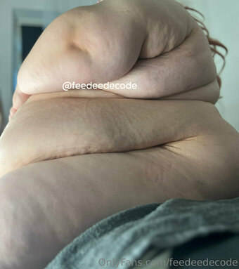 feedeedecode Nude Leaks Photo 16