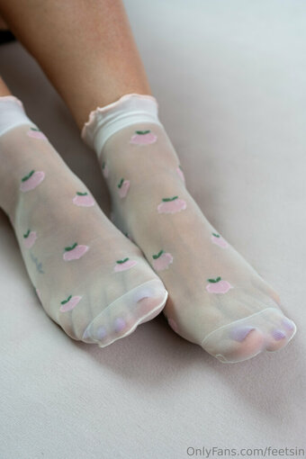 feetsin Nude Leaks Photo 1