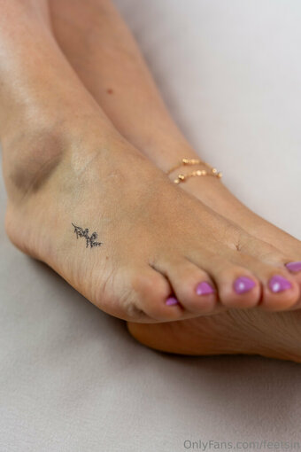 feetsin Nude Leaks Photo 5