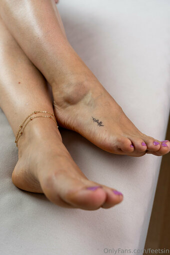 feetsin Nude Leaks Photo 8