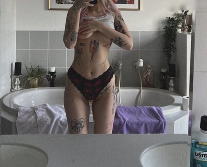 fefefromthemooon Nude Leaks Photo 22