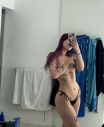 fefefromthemooon Nude Leaks Photo 24