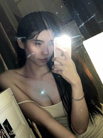 fernlychan / 22c.hxn Nude Leaks Photo 2