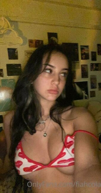 Fiahcola / Sofia Cola Nude Leaks Photo 11
