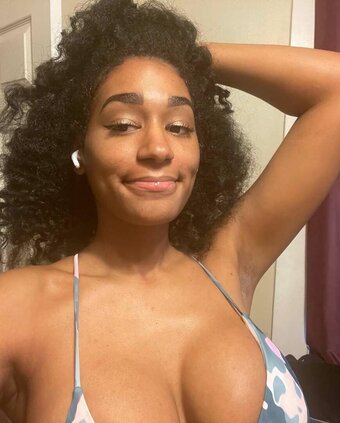 finetracks / comedian Alicia Chanél Nude Leaks Photo 11