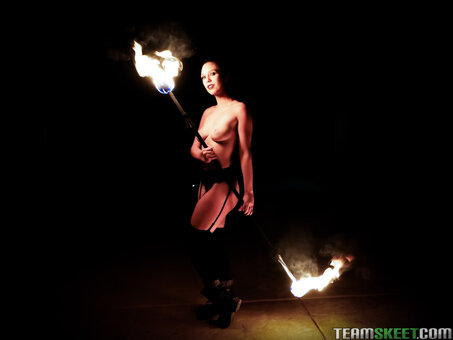 Fire Dancer Nude Leaks Photo 1