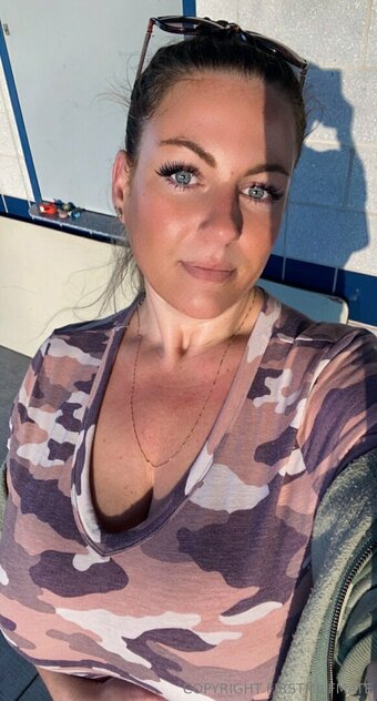 firstmilfmate Nude Leaks Photo 24