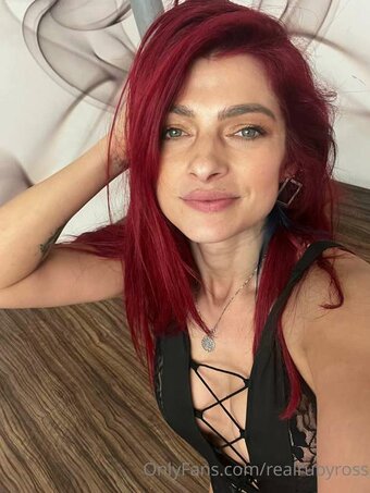 Fit Readhead Ruby / https: / rubyhotross / therubywitch82 Nude Leaks OnlyFans Photo 4