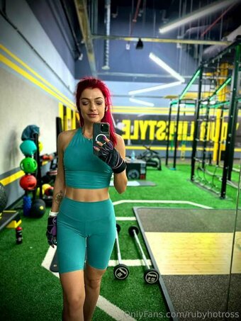 Fit Readhead Ruby / https: / rubyhotross / therubywitch82 Nude Leaks OnlyFans Photo 13