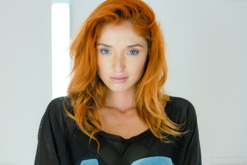 Fitting-Room Nude Leaks Photo 19