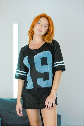 Fitting-Room Nude Leaks Photo 20