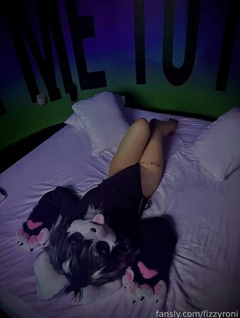 fizzyroni / assets / favicon.ico / fizzytron / https: Nude Leaks Photo 5