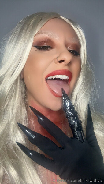flickswithvic Nude Leaks Photo 10
