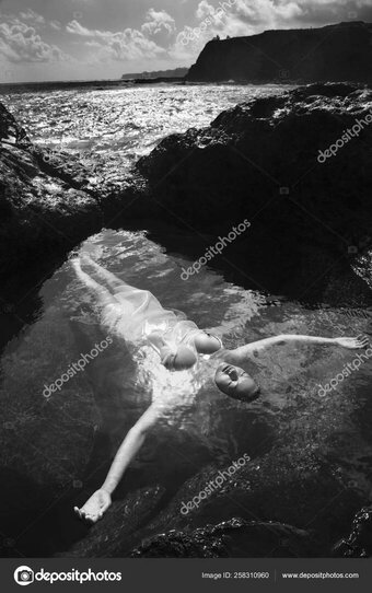flotando Nude Leaks Photo 3