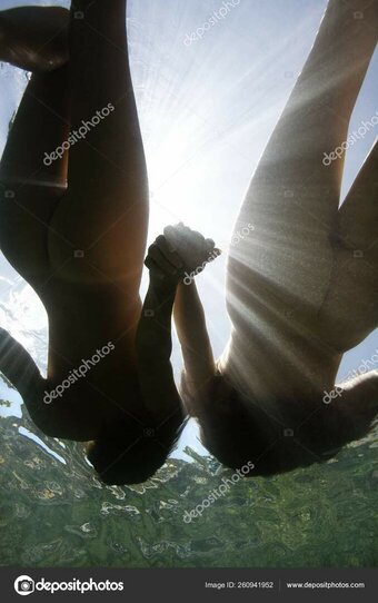 flotando Nude Leaks Photo 7