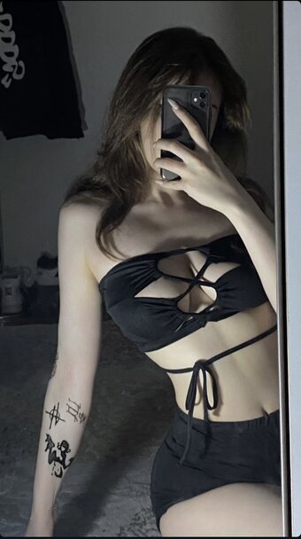 flrdevsk Nude Leaks Photo 1