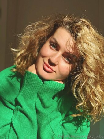 foxy_x_roxy Nude Leaks Photo 3