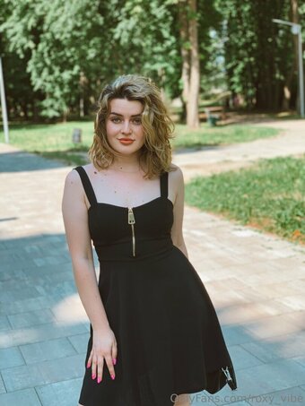 foxy_x_roxy Nude Leaks Photo 10