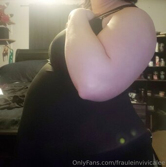 frauleinvivicalee Nude Leaks Photo 24