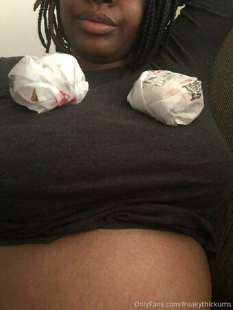 freakythickums Nude Leaks Photo 7