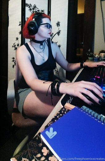 freephoenixxcreates Nude Leaks Photo 27