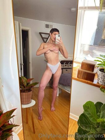 freetwobacons Nude Leaks Photo 22