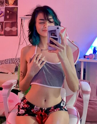 fullofbugss Nude Leaks Photo 3