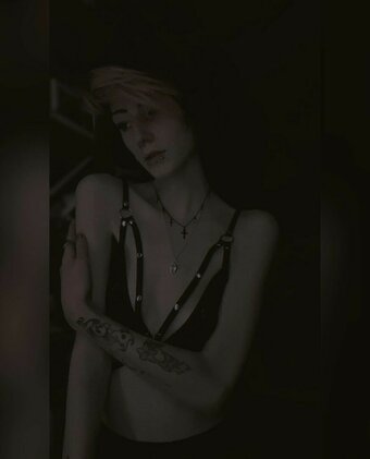 gh0st._.pixie / Bat Brookes / Løu Förest / abrattypixie / babypumpkin / msgh0stpixie / msghostie_ / xopixiekittyxo Nude Leaks OnlyFans Photo 16