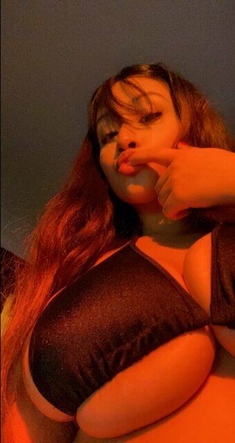 Ginavvx / gina.vvx Nude Leaks Photo 1