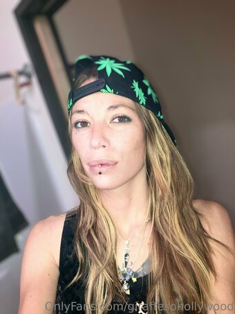 giraffesohollywood giraffesohollywood