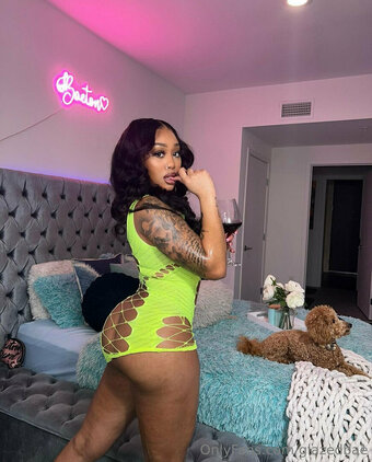 glazedbae Nude Leaks Photo 21
