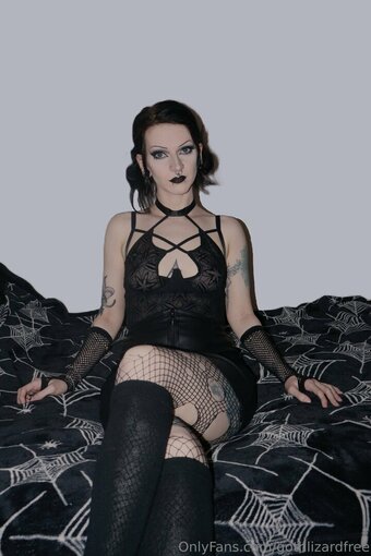 gothlizardfree Nude Leaks Photo 4