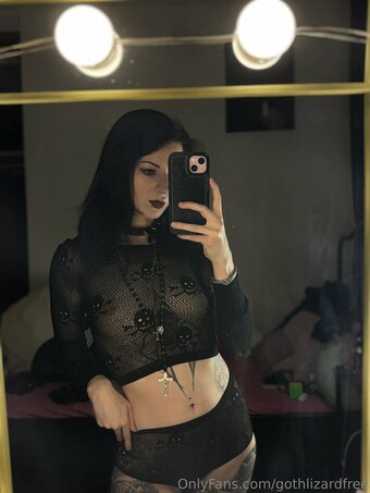 gothlizardfree Nude Leaks Photo 11