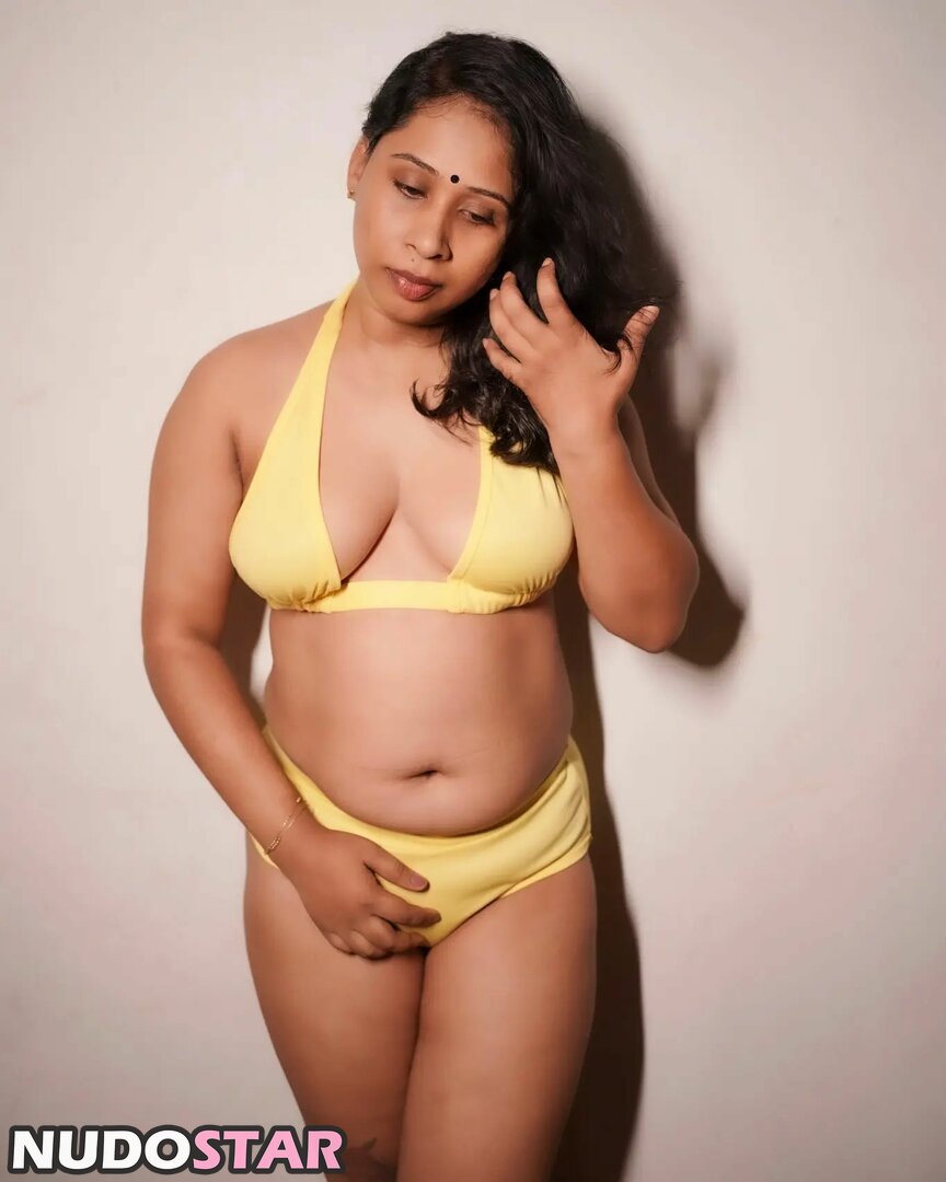 Gowri Siji Mathew posing erotically