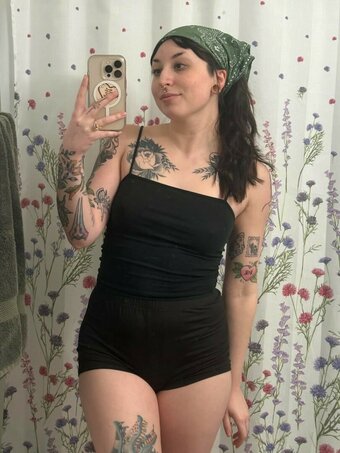 Graveyardfae / graveyardfaeri1 / https: Nude Leaks OnlyFans Photo 1