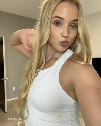 Hailey Van Nude Leaks Photo 10