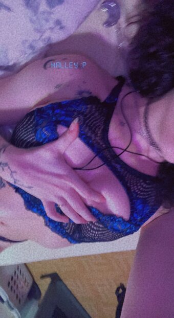 Halley / Halley2364 / WeirdGirl2364 / halleylove / halleyvalley Nude Leaks OnlyFans Photo 3