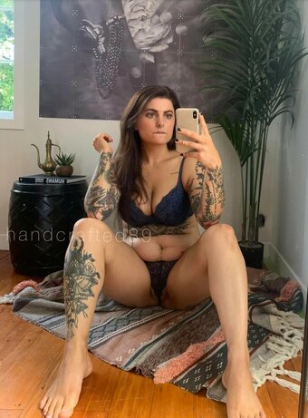 Handcrafted89 / cassmakeshome / thealternativemom Nude Leaks OnlyFans Photo 4
