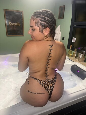 Hannahcomda Nude Leaks Photo 22