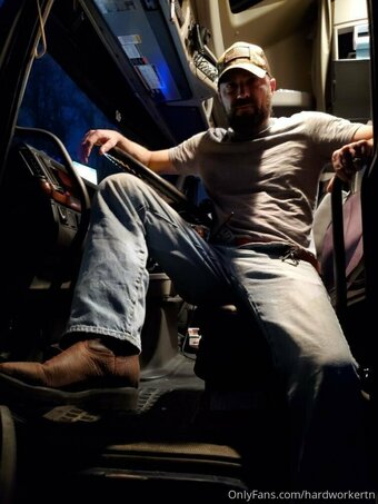 hardworkertn Nude Leaks Photo 2