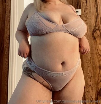 Hazel Iris / greeneyesandcurves / greeneyesvip Nude Leaks OnlyFans Photo 10