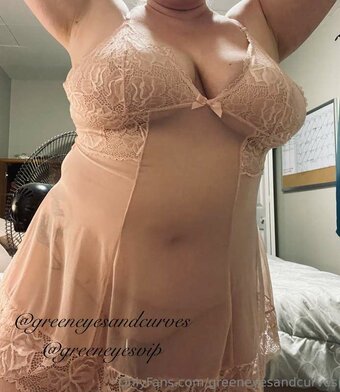 Hazel Iris / greeneyesandcurves / greeneyesvip Nude Leaks OnlyFans Photo 11