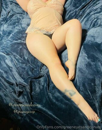 Hazel Iris / greeneyesandcurves / greeneyesvip Nude Leaks OnlyFans Photo 17