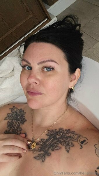 hellafoxxy Nude Leaks Photo 9