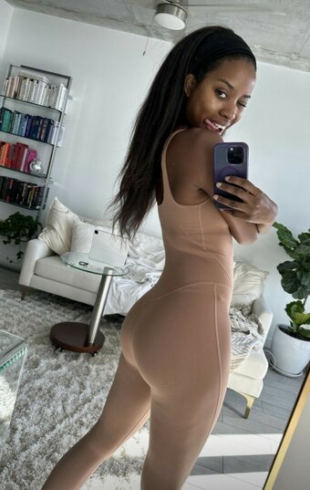 Hello, Bombshell / bombshell79 / hello bombshell / hellobombshellhawaii Nude Leaks OnlyFans Photo 2