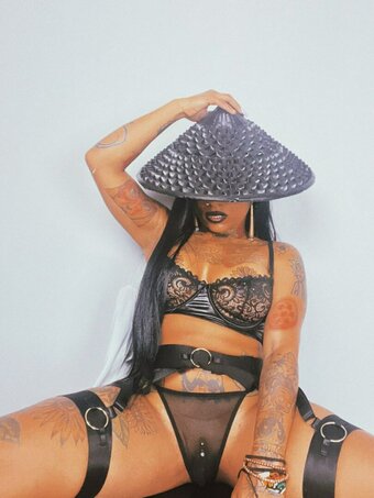 helloomcfly / https: / ishues Nude Leaks OnlyFans Photo 5