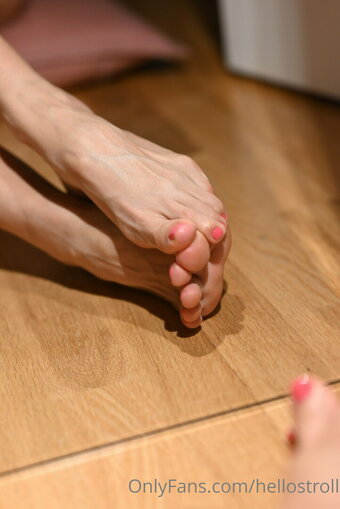 hellostroll Nude Leaks Photo 6