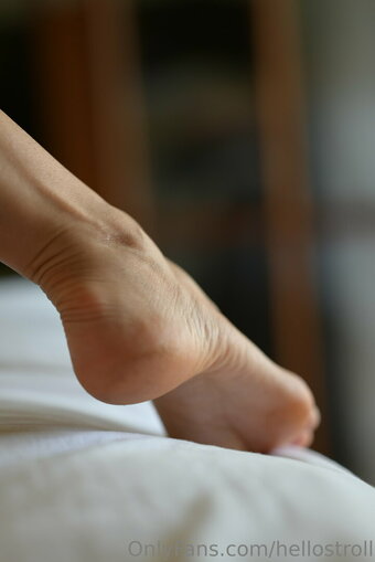 hellostroll Nude Leaks Photo 14